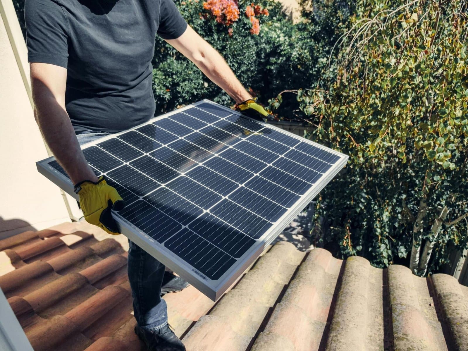Roof Replacement And Solar Installation: A Homeowner’s Guide