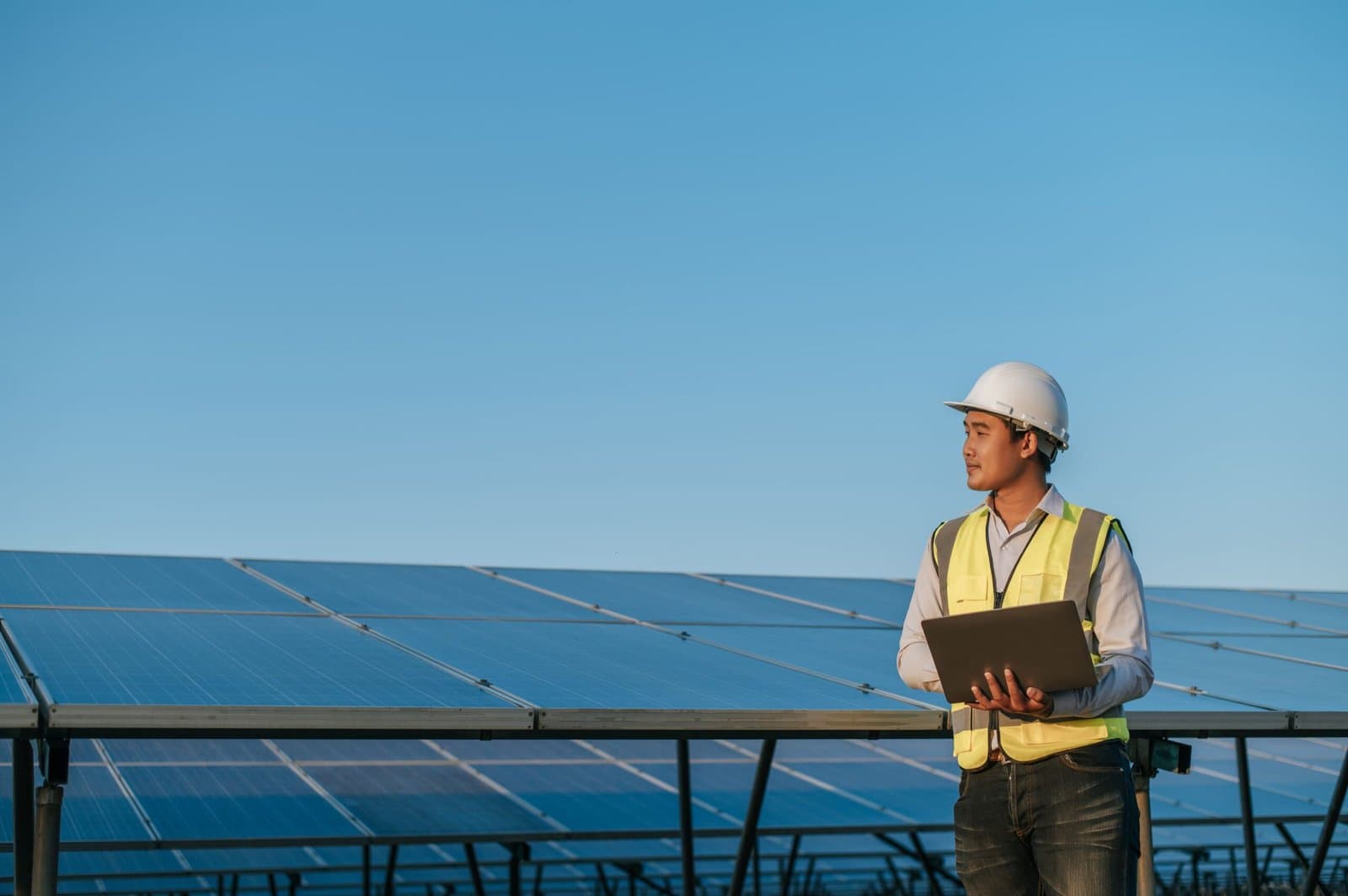 Going Solar With PG&E In 2025? Here’s Your Complete Guide To NEM 3.0 Savings