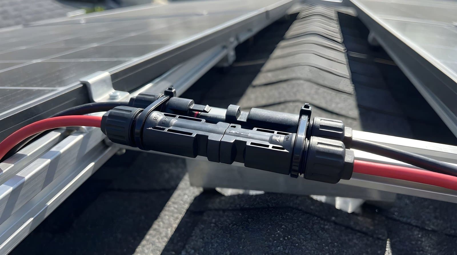 DC Connector Risks In PV Systems: Prevent Fires & Failures