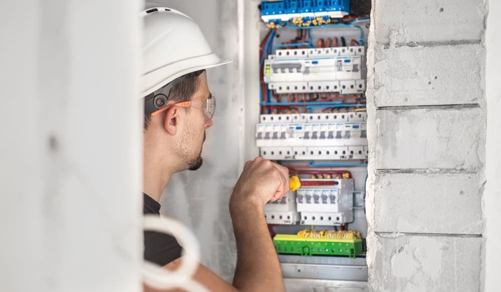 SPD For Solar Systems: Selection Criteria, Types, And Installation Guide